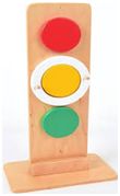 Sygnalizator z trzema kółkami w kolorze zielonym, żółtym i czerwonym. Na żółtym biała obręcz.