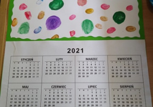 Kalendarz na rok 2021 z obrazkiem przygotowanym przez dziecko.